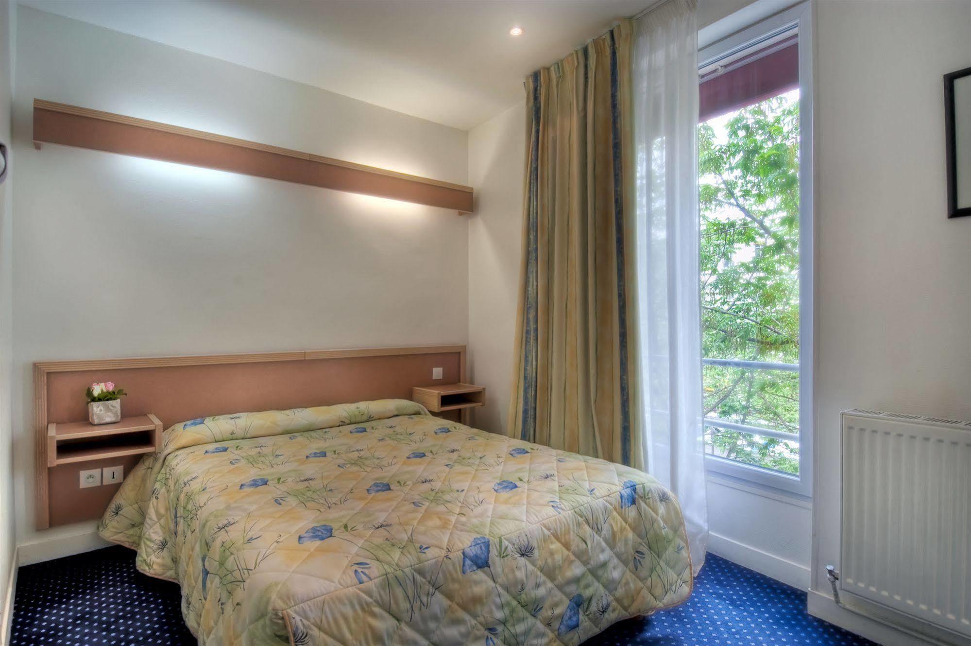 Hotel Edgar Quinet Paris Exterior photo